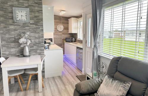 Great Yarmouth House | Dog friendly chalet in Hemsby by Winterton Cottages