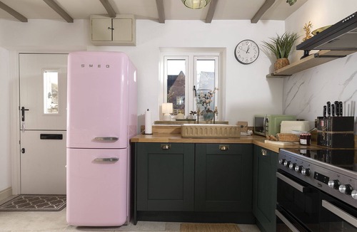 Winchcombe Cottage | Dog friendly holiday cottage in the Cotswolds with a hot tub - The Old Forge