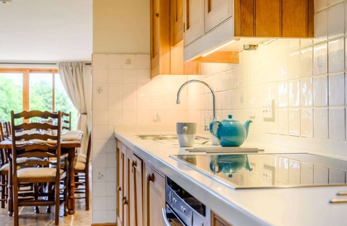 Chedworth Cottage | Dog friendly holiday cottage in the Cotswolds with a hot tub - Owls Roost