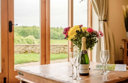 Chedworth Cottage | Dog friendly holiday cottage in the Cotswolds with a hot tub - Owls Roost