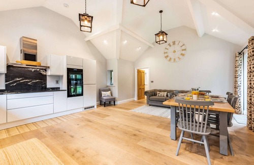 Rendcomb Cottage | Dog friendly holiday cottage with garden in the Cotswolds - Honeystone Cottage