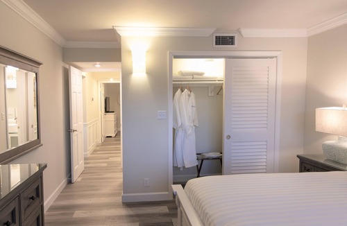 Bahama Reef Hotel | Dolphin Cove - Adults Only