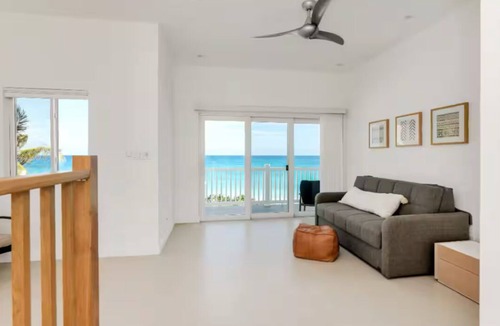 Farmer's Hill House | Don’t Be Jellyfish Exuma! Beach Front, Heated Pool
