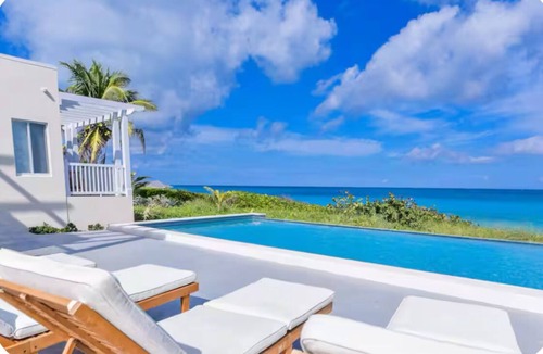 Farmer's Hill House | Don’t Be Jellyfish Exuma! Beach Front, Heated Pool