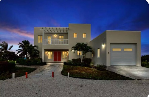 Farmer's Hill House | Don’t Be Jellyfish Exuma! Beach Front, Heated Pool