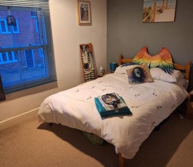 Enderby Apartment | Double Ensuite in a colourful quirky terrace on a quiet leafy street