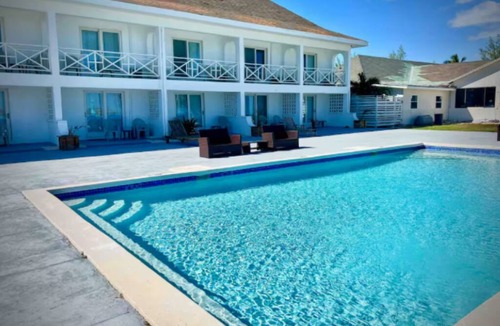 Farmer's Hill Resort | Double Queen Suite at Exuma Palms Resort - Conch