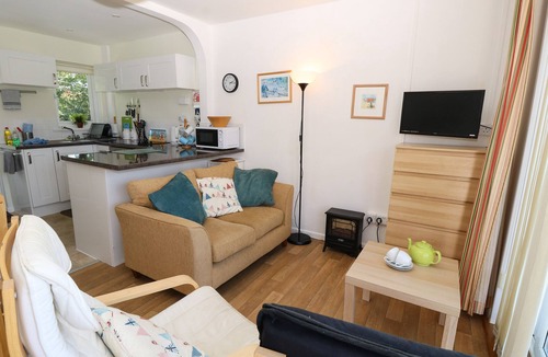Nettlestone Cottage | DRAKE COTTAGE, family friendly, country holiday cottage in Seaview