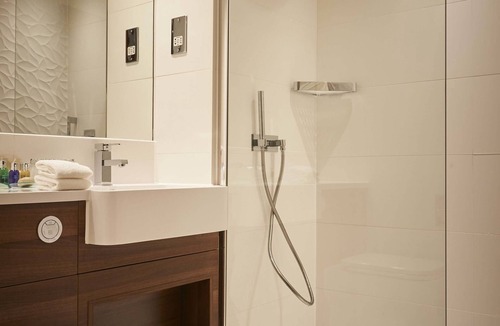 Wyboston Hotel | Drift Inn at Wyboston Lakes