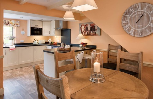Melrose Cottage | DRYBURGH STIRLING TWO, sleeps 4 in 2 bedrooms near St Boswells