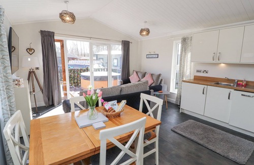 Tewitfield Cottage | Duckling Lodge