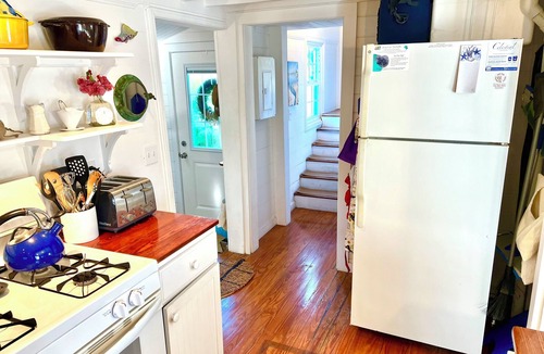 Hope Town House | Dunwanderin-Historic Cottage in the Heart of Hope Town w/dock