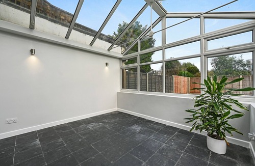 West Ealing Apartment | Ealing W13 - Modern and Stylish Broughton 2Bed/2Bath GF Flat with Lovely Garden