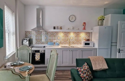 Montpellier House | Eclectic 1BD in the Heart of Cheltenham