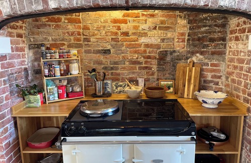 Blandford Saint Mary House | Eclectic Dorset Country House, Hot Tub, Pool Table, Movie Room,12 guests & pets