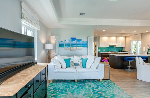 Hope Town House | Edge of Blue-Discover Serenity at Edge of Blue: Your Tranquil Island Retreat