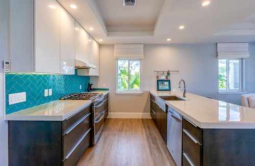 Hope Town House | Edge of Blue-Discover Serenity at Edge of Blue: Your Tranquil Island Retreat