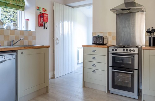 Ambleside Cottage | Eel House Cottage - sleeps 4 guests in 2 bedrooms