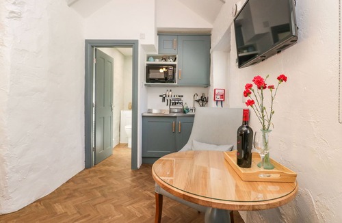 Near Sawrey Cottage | EES WYKE STUDIO, pet friendly, character holiday cottage in Sawrey