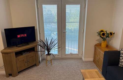 Bedford Apartment | Elegant 2 Bedroom Coach House in Bedfordshire