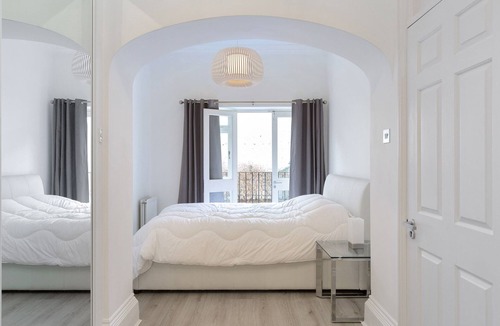 Redcliffe Apartment | Elegant 2 bedrooms apt in Chelsea with patio