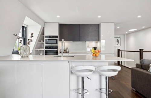 Fitzrovia Apartment | Elegant 2BR Penthouse Terrace in Soho