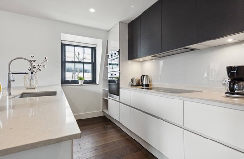 Fitzrovia Apartment | Elegant 2BR Penthouse Terrace in Soho