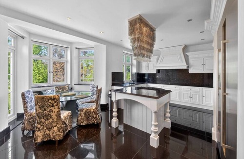 Frognal and Fitzjohns Apartment | Elegant 3 Bed Hampstead Flat