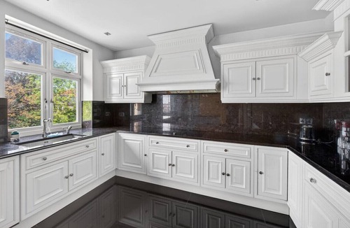 Frognal and Fitzjohns Apartment | Elegant 3 Bed Hampstead Flat