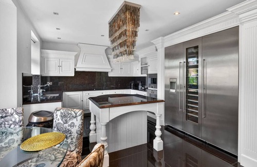 Frognal and Fitzjohns Apartment | Elegant 3 Bed Hampstead Flat