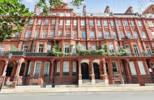Brompton & Hans Town Apartment | Elegant 3-Bedroom Luxury Retreat in Prestigious Cadogan Square