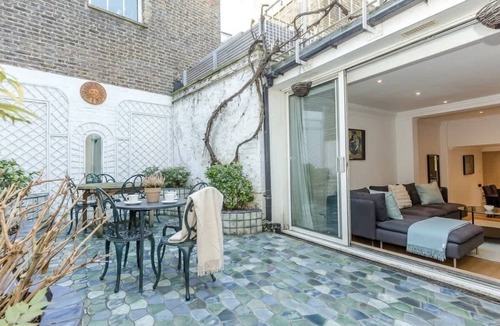 Knightsbridge House | Elegant 3BR Knightsbridge Residence near Harrods