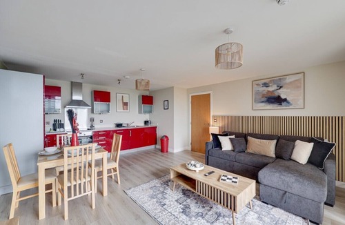Central Milton Keynes Apartment | Elegant Apartment @ The Vizion City Centre Balcony Parking Super-Fast WiFi Yoko Property