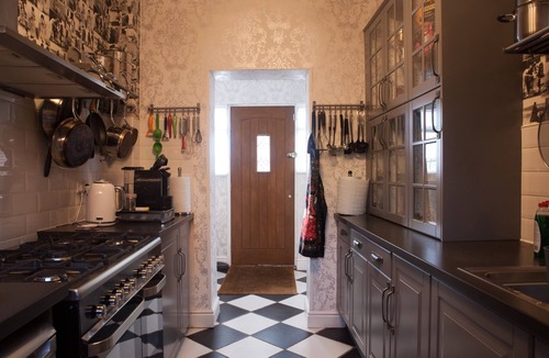 Liverpool House | *Elegant Spacious Holiday Home in private park*