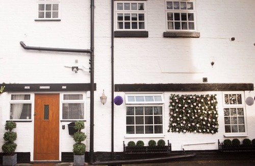 Liverpool House | *Elegant Spacious Holiday Home in private park*