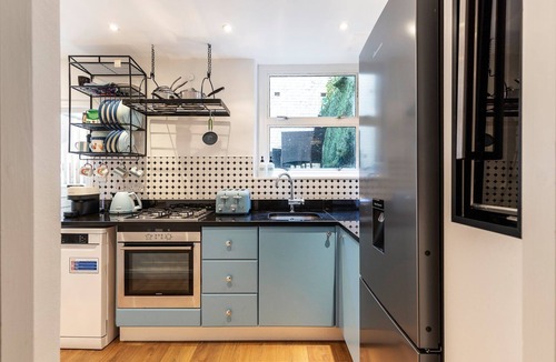 Redcliffe Apartment | Elegant Two Bedroom Flat in Redcliffe Gardens