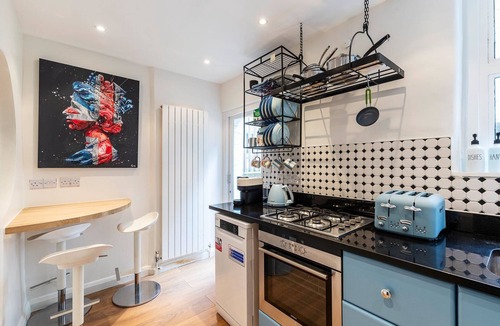 Redcliffe Apartment | Elegant Two Bedroom Flat in Redcliffe Gardens
