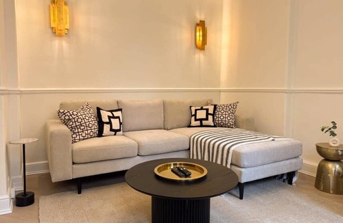 Farringdon Apartment | Elegant Victorian Apartment in Farringdon
