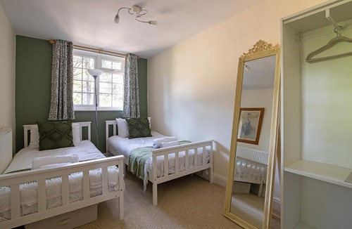 Great Bowden House | Elegant Village Stay Parking and EV Charger