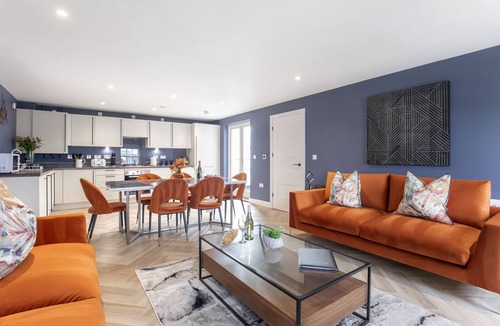 Cheltenham Apartment | Elliot Oliver - Luxury 3 Bedroom Town Centre Apartment With Parking