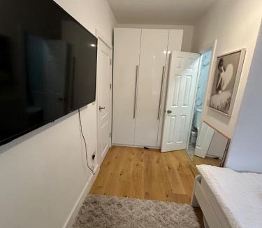 Harringay House | En Suits room with your own bathroom and toilet