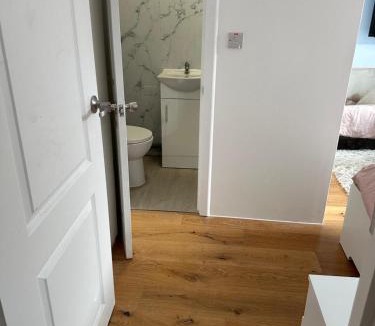 Harringay House | En Suits room with your own bathroom and toilet