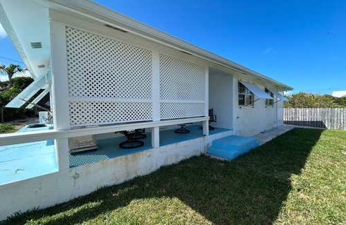 Man O War Cay Cottage | Endless Summer, Cozy Bahamian Cottage