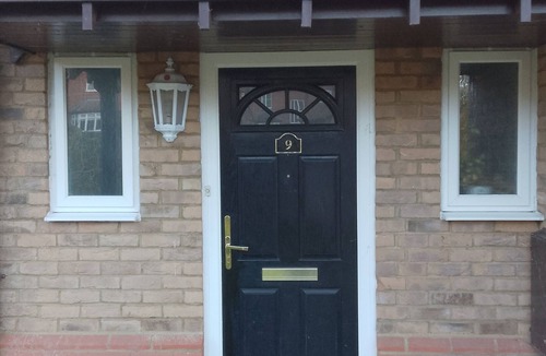 Clapham Bed & Breakfast | Enjoyable 3-bedroom bed & breakfast in Clapham. Big house in a safe environment.
