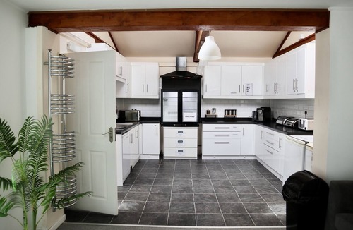 Gloucester House | Ensuite king with private bathroom