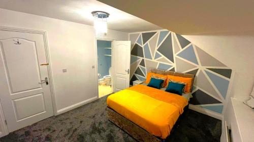 Newport Pagnell House | Ensuite Private Cosy Space Near the Bus Station