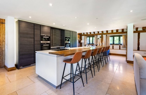 Bray on Thames House | Entertain, Celebrate, Relax in Period Luxury Barn - Perfect for family groups