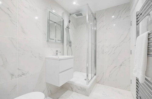 Swiss Cottage Apartment | Entire Flat Sleeps 8