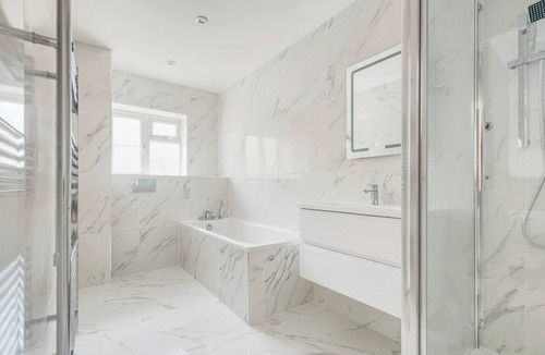 Swiss Cottage Apartment | Entire Flat Sleeps 8