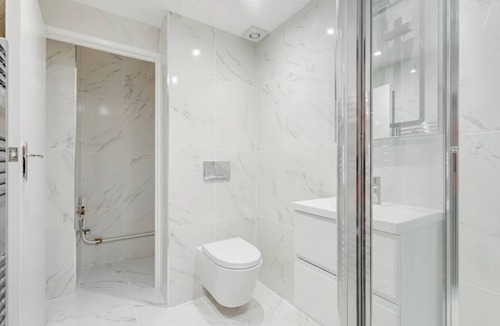Swiss Cottage Apartment | Entire Flat Sleeps 8